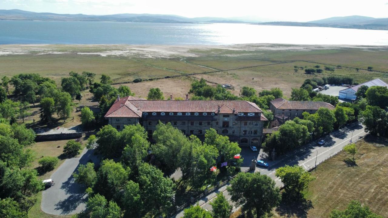 Hotel Balneario De Corconte Cabanas de Virtus Exterior foto