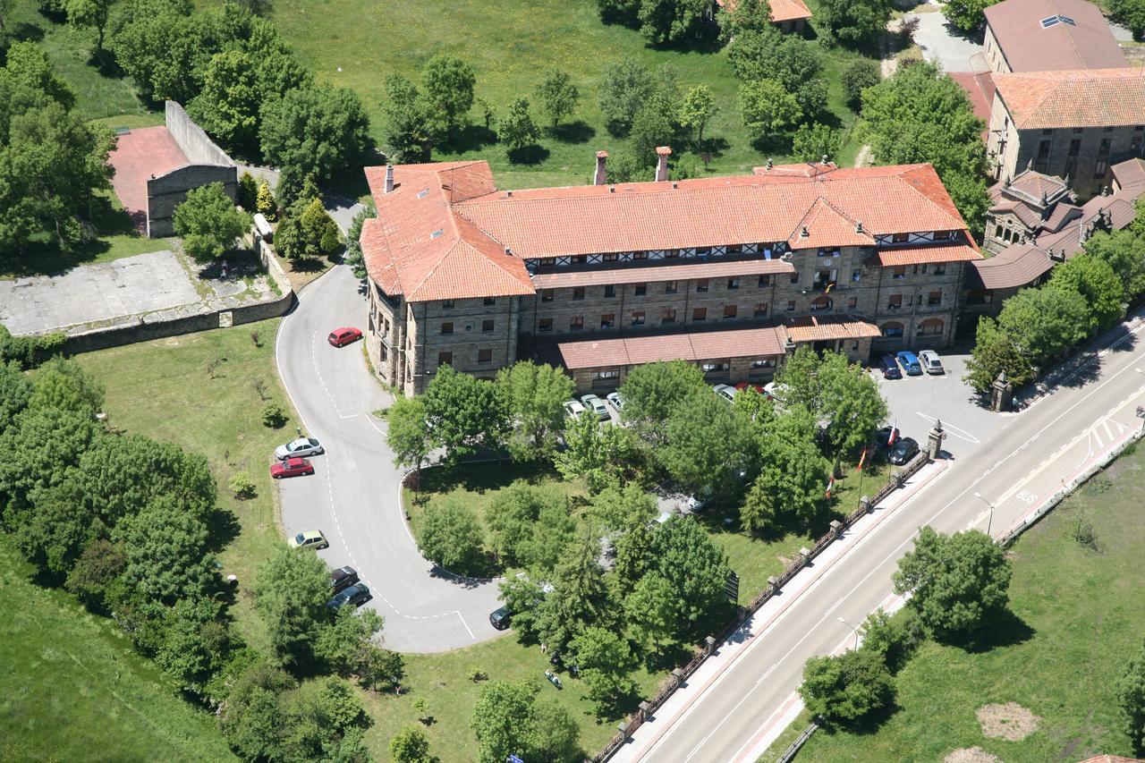 Hotel Balneario De Corconte Cabanas de Virtus Exterior foto